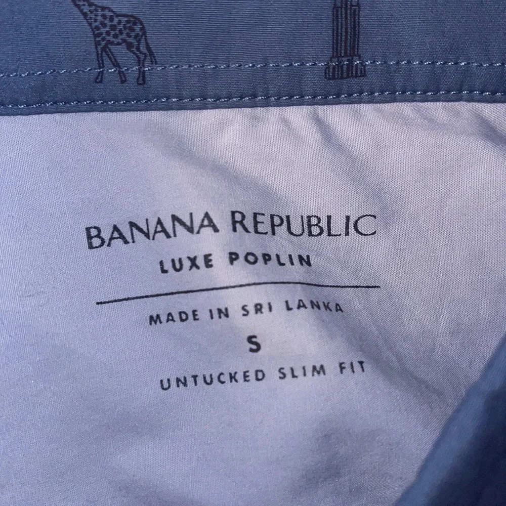 BANANA REPUBLIC Button Down Shirt. Size Small